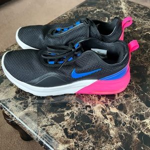 Nike Air Max Black Blue Pink Motion 2 Lace Up Athletic Running Sneakers Shoes